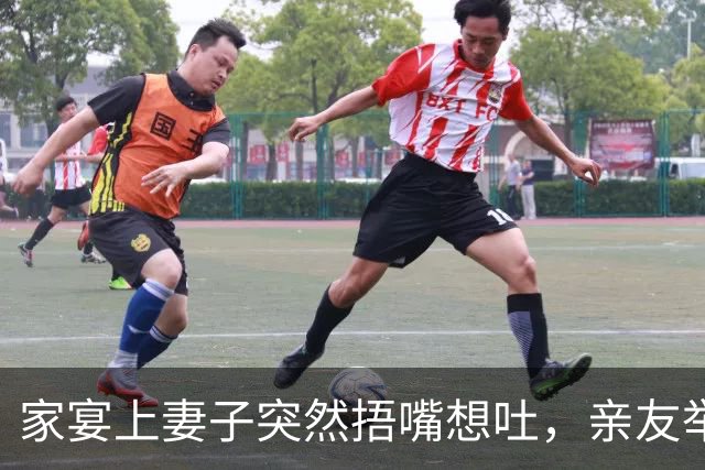 家宴上妻子突然捂嘴想吐，亲友举杯说我有喜了，我却推开她指着男闺蜜